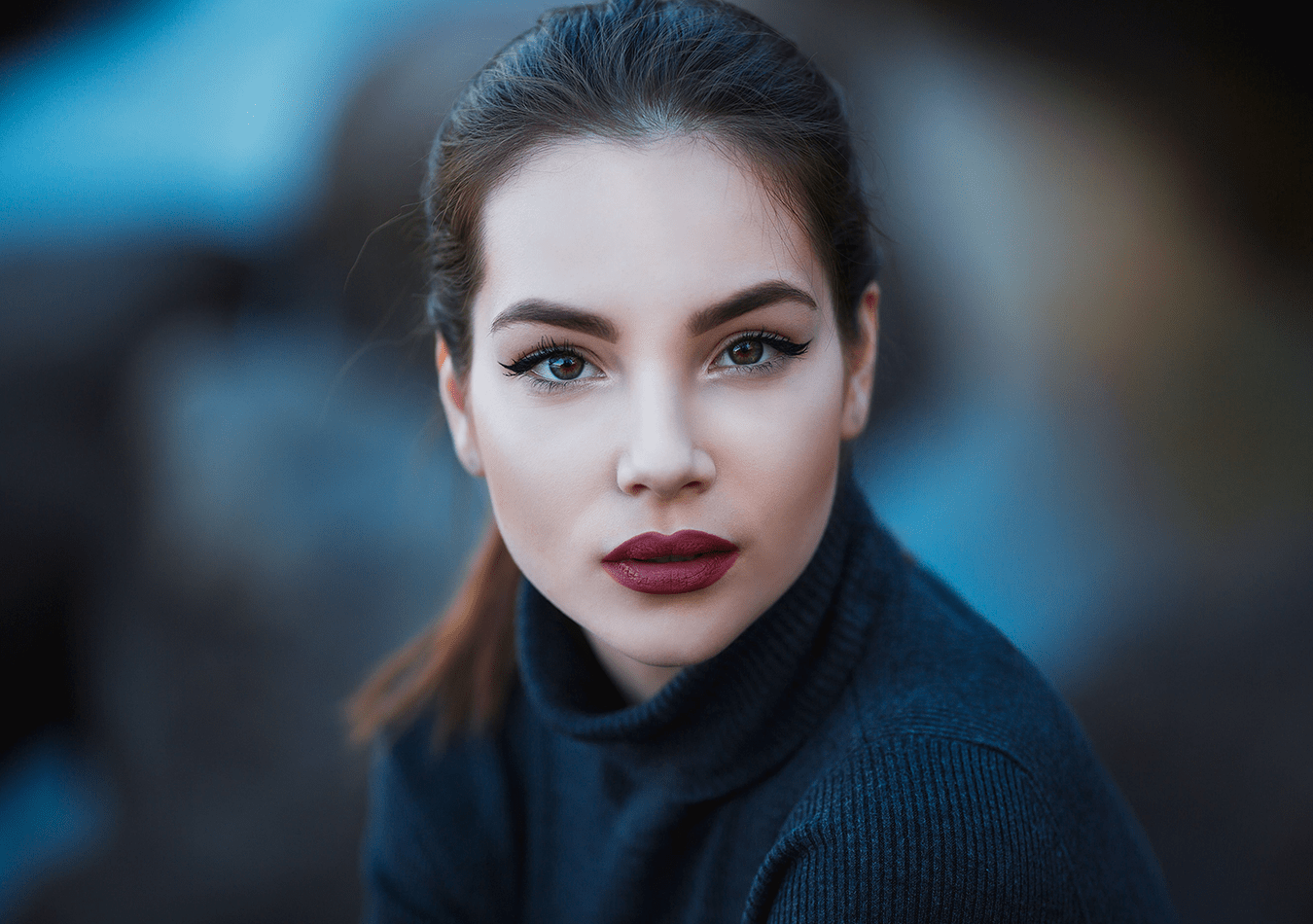 IMMAGINE RAGAZZA CAPELLI CODA ROSSETTO PULLOVER HOMEPAGE ATG A-min